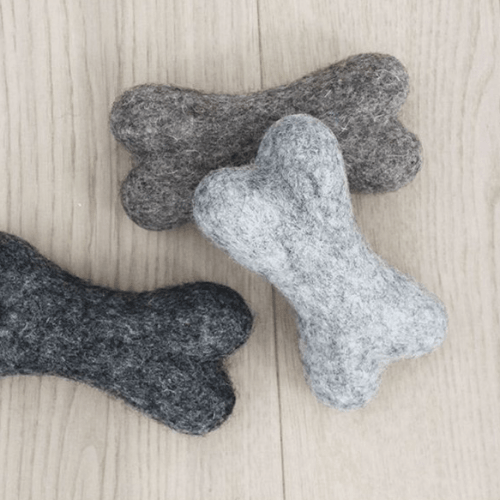 Wooldot legetøj "Felt Dog Bone" - Æstetisk legetøj - Luksuspoter.dk