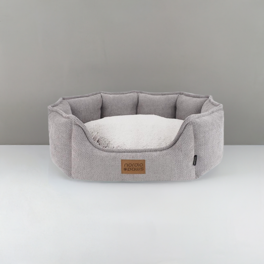 Nordic Paws Evie hundeseng i oval form med vendbar pude og anti-slip bund