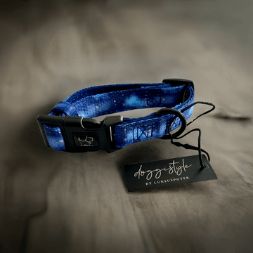Blue Heaven hundehalsbånd – elegant og slidstærkt halsbånd fra Doggistyle by Luksuspoter i blå nuance med kliklås