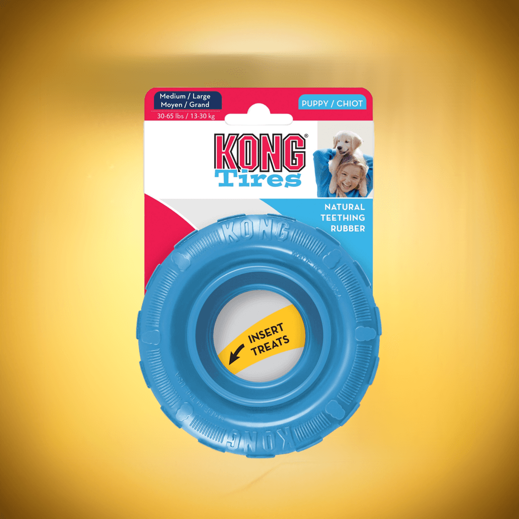 KONG Puppy Tires dækformet hvalpelegetøj med rillet gummi og fyld til snack